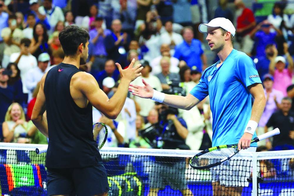 Botic van de Zandschulp (right) from the Netherlands shakes hands with Carlos Alcaraz of Spain. (Reuters) 