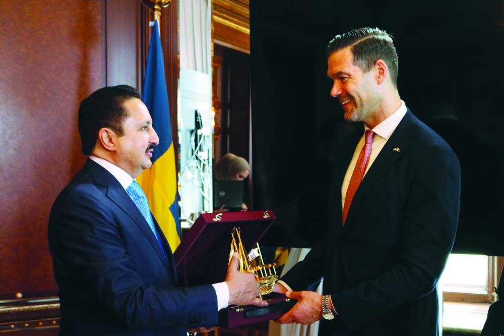 Qatar Chamber chairman Sheikh Khalifa bin Jassim al-Thani handing over a souvenir to Swedish Minister for International Development Co-operation and Foreign Trade Johan Forssell.