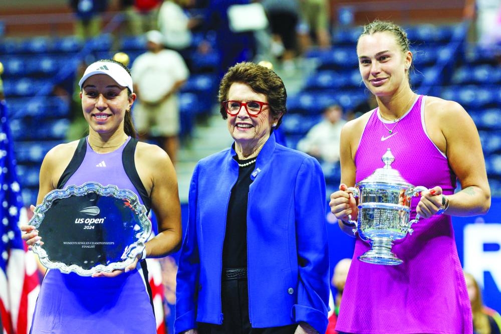 
Jessica Pegula of the US poses with her trophy along with tennis icon Billie Jean King. (Reuters) 