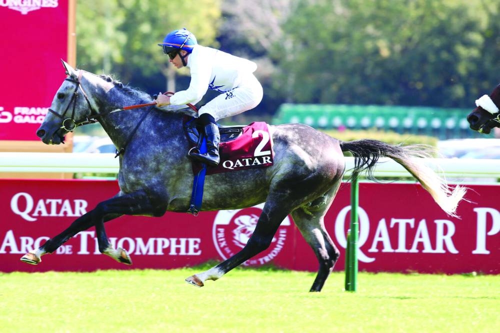 
Maxime Guyon rides Ch’ezza to Qatar Cup – Prix Dragon victory at ParisLongchamp. 
