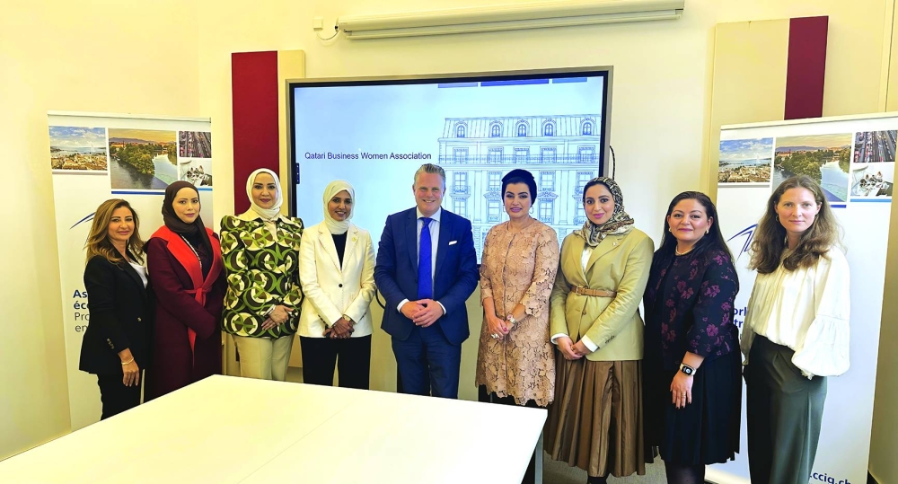 Officials with Director General of the Geneva Chamber of Commerce (CCIG), Vincent Subilia.