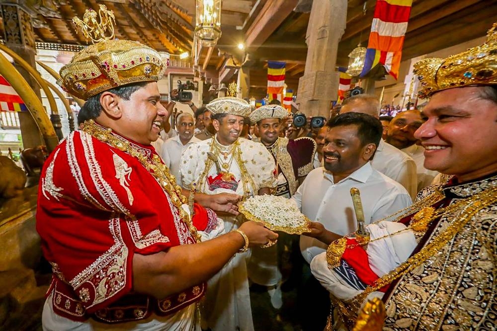 Sri Lanka's new President Anura Kumara Dissanayaka (2R) visiting Temple of the Tooth, a Buddhist temple, in Kandy.  Sri Lanka President's Office / AFP