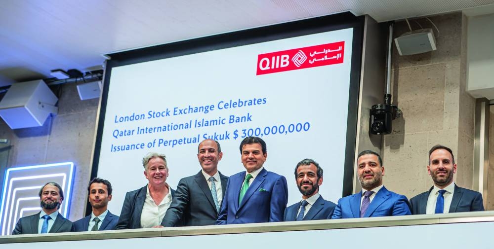 QIIB successfully listed its $300mn Tier 1 capital sukuk on the LSE during a bell-ringing ceremony attended by Dr Abdulbasit Ahmad al-Shaibei, CEO, QIIB and Abdulla al-Ghanim, Qatar’s Commercial Attaché in the UK among other dignitaries.
The ceremony was also attended by distinguished officials from the LSE, alongside Sheikh Mohammed bin Ali al-Thani, chief  of the Treasury and Investment Sector; Hossam Khattab, chief  of the Financial Sector; and Mahmoud al-Ahmad, head of Treasury and Investment at QIIB.