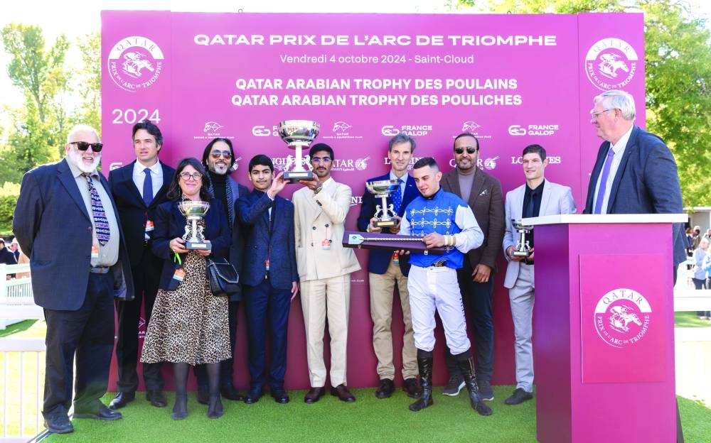 
Issa bin Mohammed al-Mohannadi, Qatar Racing and Equestrian Club (QREC) Chairman, presented the trophies to connections of Abdulghani Al Abdulghani’s HM Al Zalmaa. 