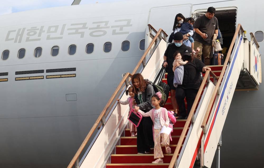 South Korean people who are evacuated from Lebanon arrive at Seoul airbase in Seongnam, South Korea, on Saturday. Yonhap via REUTERS