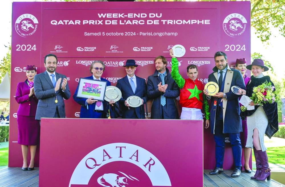 
Sheikh Abdulaziz bin Thani al-Thani, CEO of the Qatar Media Corporation, presented the trophies to the winners of the Qatar Prix de la Place de la Concorde won by Blue Brother, carrying the colours of owner and breeder Gemini Stud. 