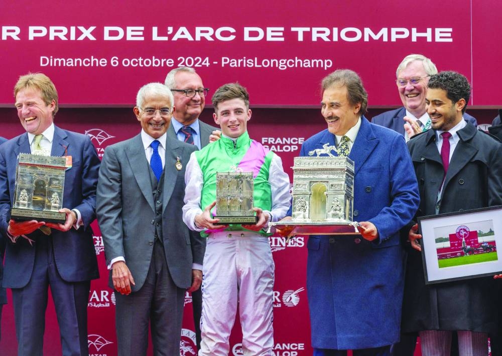 
His Highness Sheikh Abdullah bin Khalifa al-Thani handed over the trophy for the Gr1 Qatar Prix de l’Arc de Triomphe to Prince Saud bin Khalid bin Abdullah. The Juddmonte Farms Ltd-bred and owned Bluestocking won the iconic race yesterday. 