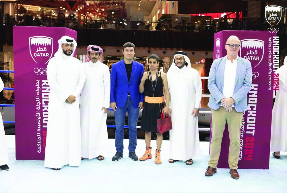 Qatar Boxing Federation President Sheikh Fahad bin Khalid al-Thani, London 2012 Olympic Champion Serik Sapiyev of Kazakhstan and Assistant Director of the Sports Events Department at the QOC Salah al-Saadi honoured the winners across all divisions.