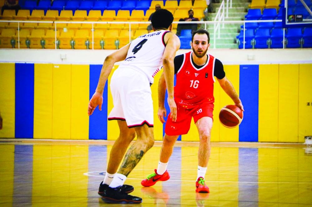 
Action from Al Sadd’s match against Al Wakrah at QBF headquarters court in Doha yesterday. 
 