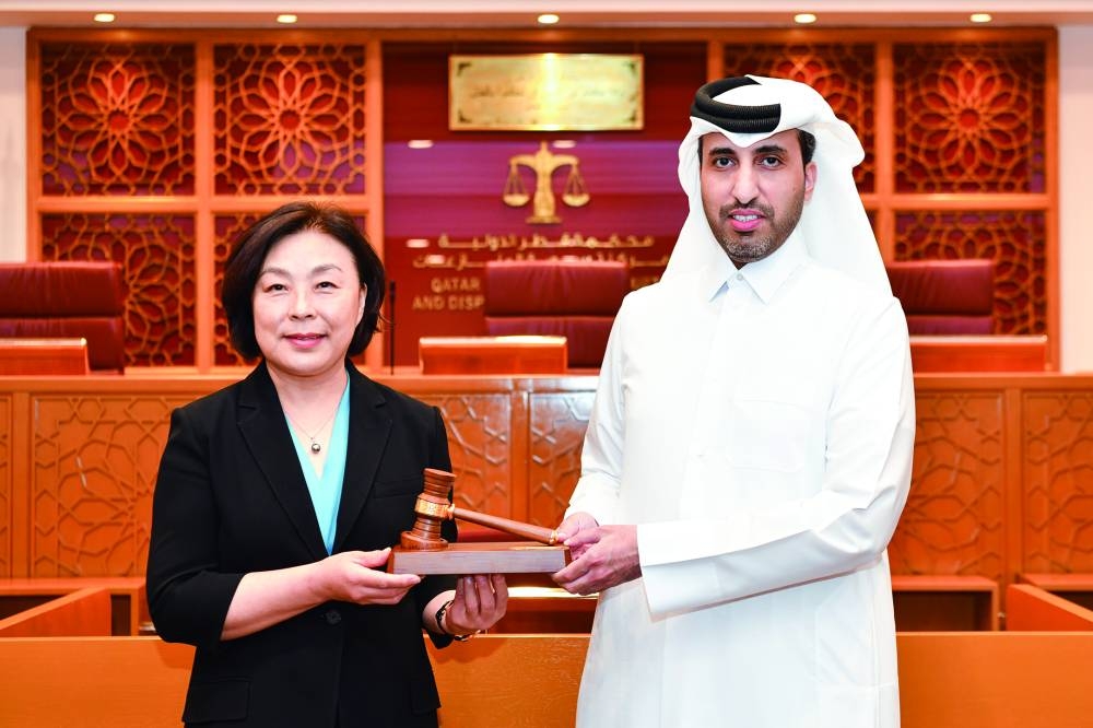 Faisal Rashid al-Sahouti, Chief Executive Officer of QICDRC and Judge Zhao Hong, President of the Shanghai Financial Court at the meeting