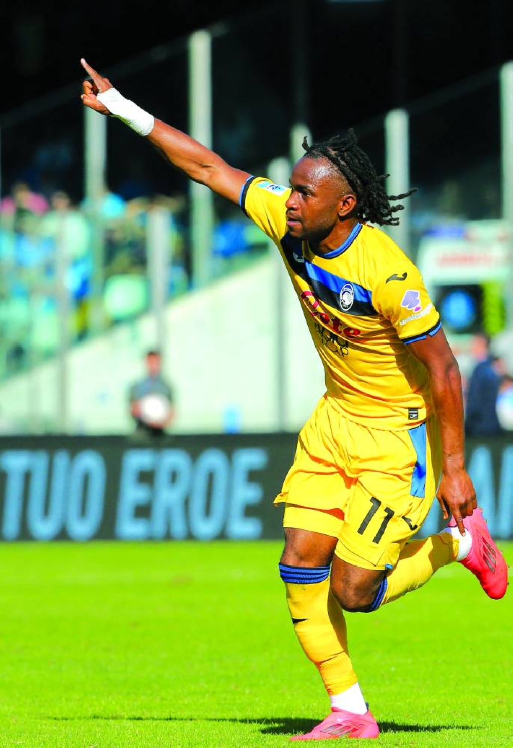 Atalanta’s Ademola Lookman celebrates after scoring his team’s second goal during the Serie A match against Napoli at the Diego Armando Maradona stadium in Naples yesterday. (AFP)