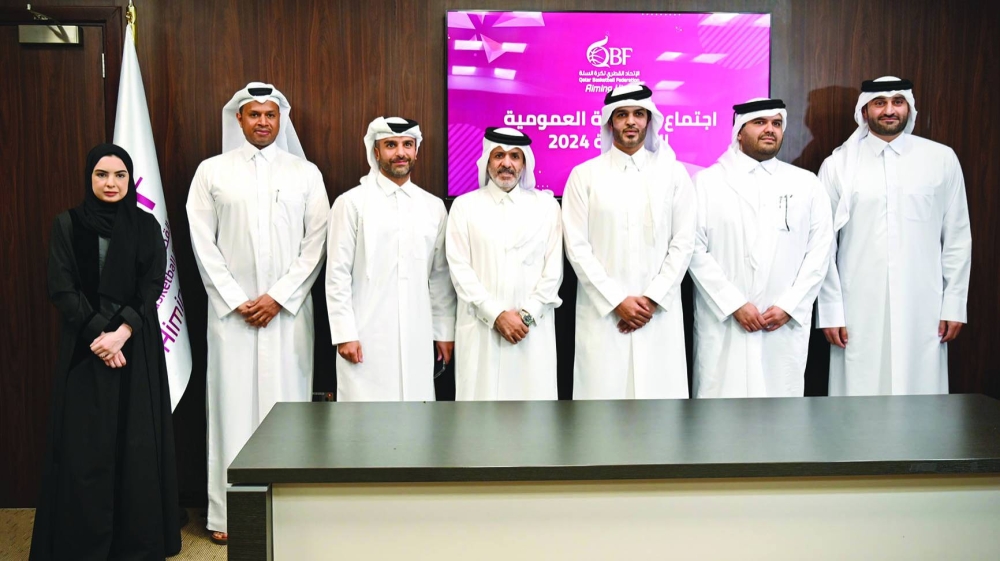 
Qatar Basketball Federation president Mohammed bin Saad 
al-Mughaseeb and Secretary-General Saadoun Sabah al-Kuwari 
with federation’s Board of Directors. 