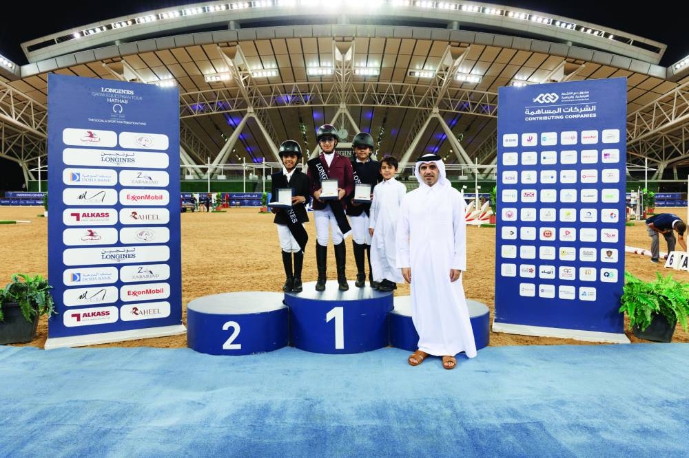 
Badr bin Mohammed al-Darwish, President of the Qatar Equestrian Federation, presented the trophies to winners of the Future Riders class. 