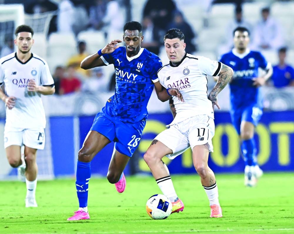 Al Sadd’s Cristo Gonzalez (right) and Al Hilal’s Mohamed Kanno vie for the ball at the Jassim Bin Hamad Stadium in Doha on Tuesday. PICTURES: Noushad Thekkayil