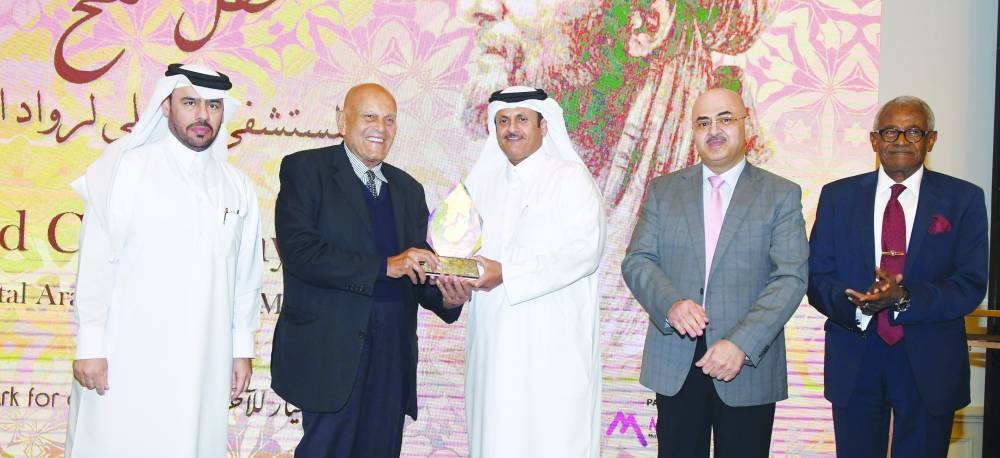 Prof Magdi Yacoub receiving the award from Sheikh Abdullah bin Thani bin Abdullah al-Thani.