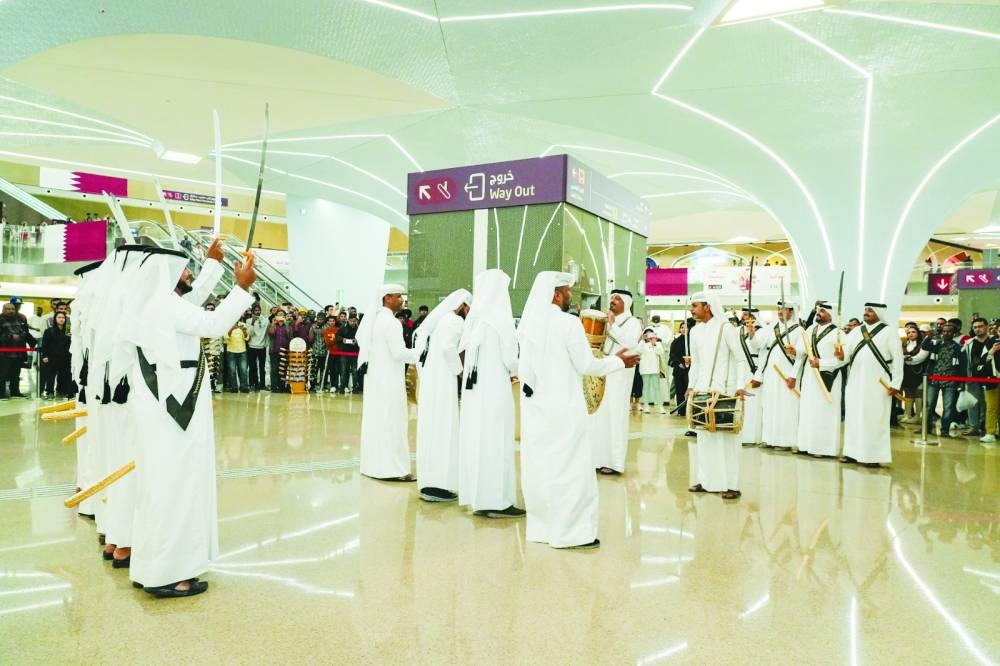 Interactive and family-friendly activities, such as the Qatari Ardha sword Dance, a traditional Qatari dress corner, face painting, falconry, a National Day quiz, and storytelling circle, are among the highlights of Souq Al Rail.
