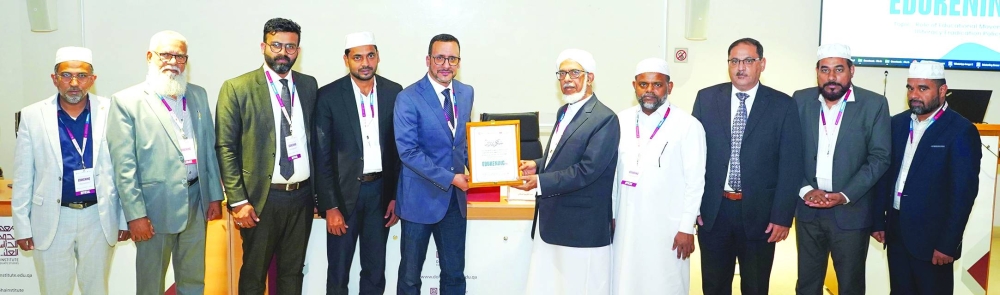 Darul Huda Vice-Chancellor Dr Bahaudheen Mohamed Nadwi felicitating the speakers at the Edukening conference.