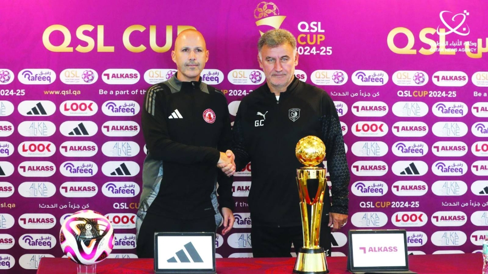 Al Duhail’s star coach Christophe Galtier and Al Arabi coach Yeray Rodriguez pose with the QSL Cup on Thursday.
