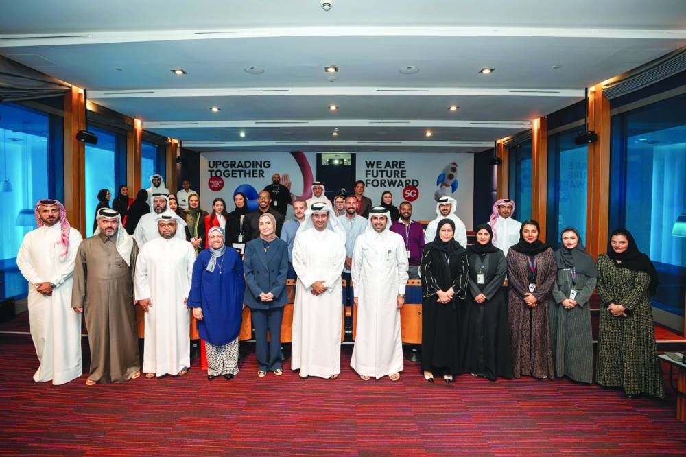 To acknowledge their significant contributions, Ooredoo awarded the students by presenting them with certificates of appreciation for their dedication and community-driven research efforts.