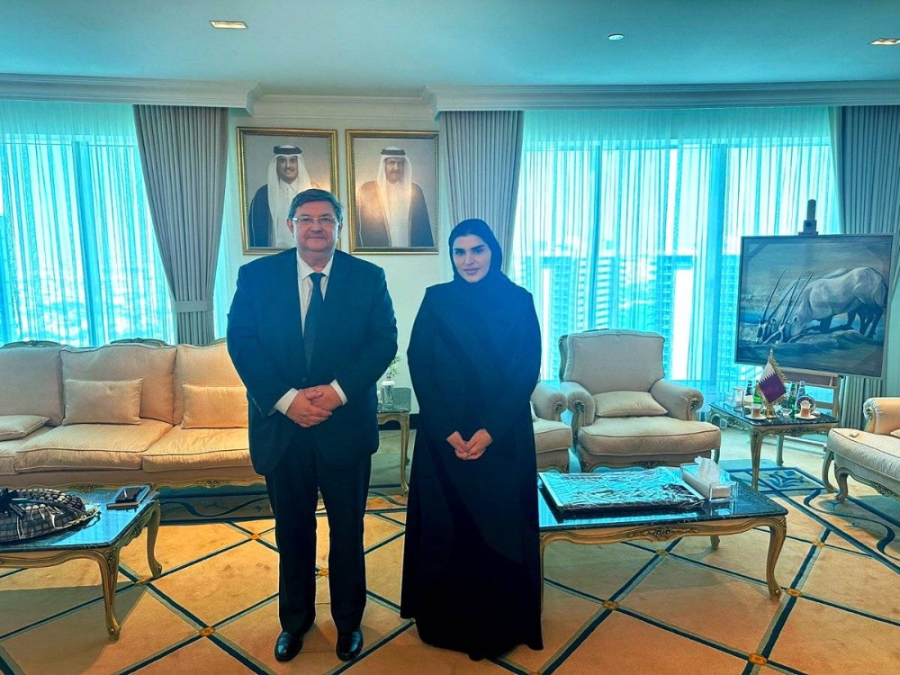 HE Minister of State for International Cooperation Maryam bint Ali bin Nasser Al Misnad meets with Russian Ambassador Dmitry Dogadkin.