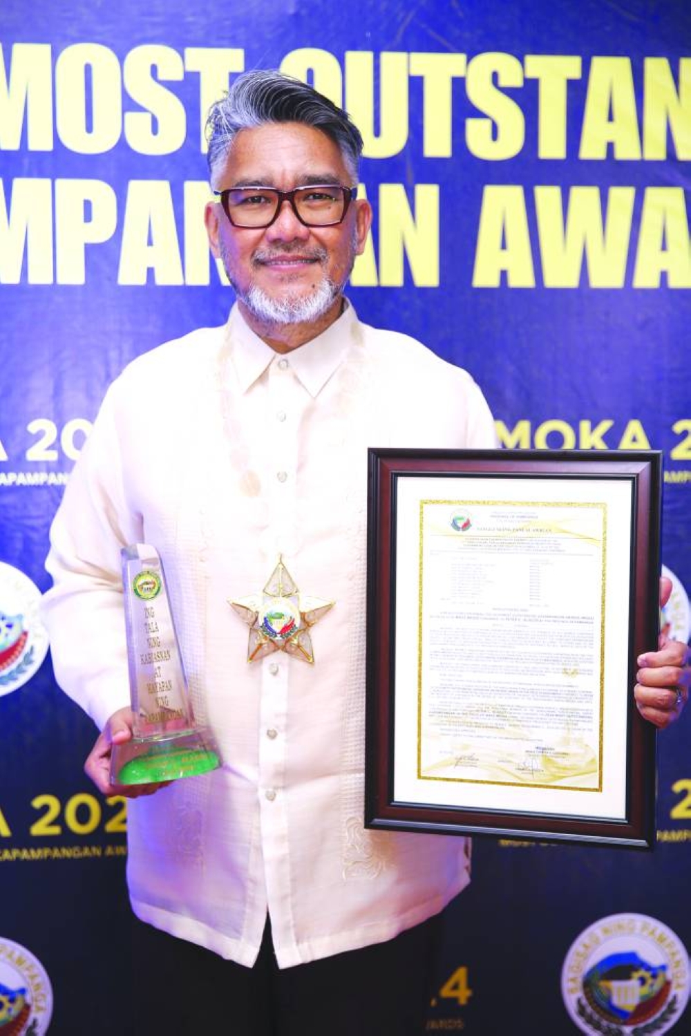 Gulf Times business reporter Peter Alagos after receiving the ‘Most Outstanding Kapampangan Award 2024’. PICTURE: Ric Gonzales.