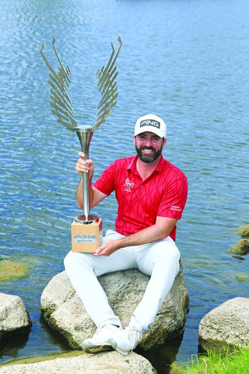 
England’s John Parry poses with the trophy after winning Mauritius Open yesterday.
 