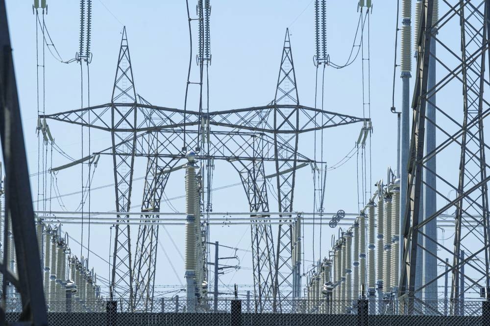 
High voltage power lines outside the Vistra Corp Moss Landing energy storage facility in California. Vistra Corp just pulled off a feat that no other utility stock has managed since 2001 — it topped the leaderboard of the S&P 500 Index with an eye-popping 264% annual gain. 