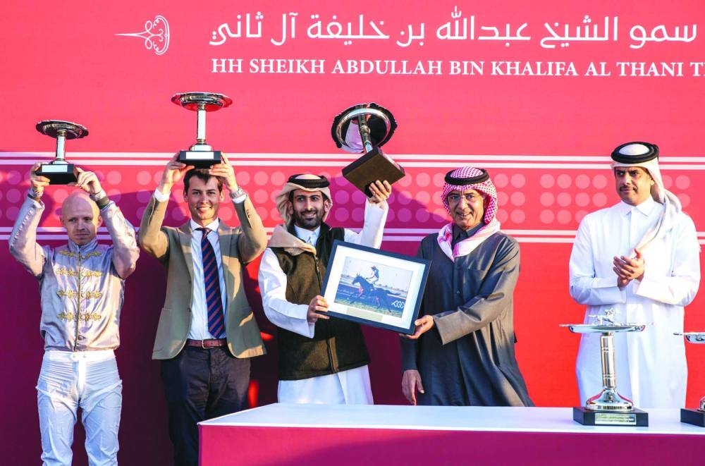 His Highness Sheikh Abdullah bin Khalifa al-Thani awarded the connections of Al Wakrah on Thursday.