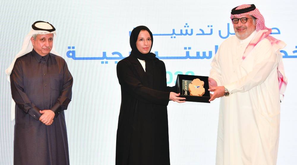 HE the Minister of Social Development and Family honouring Faisal Abdulhameed al-Mudahka. HE Sheikh Dr Khalid bin Jaber al-Thani first left
