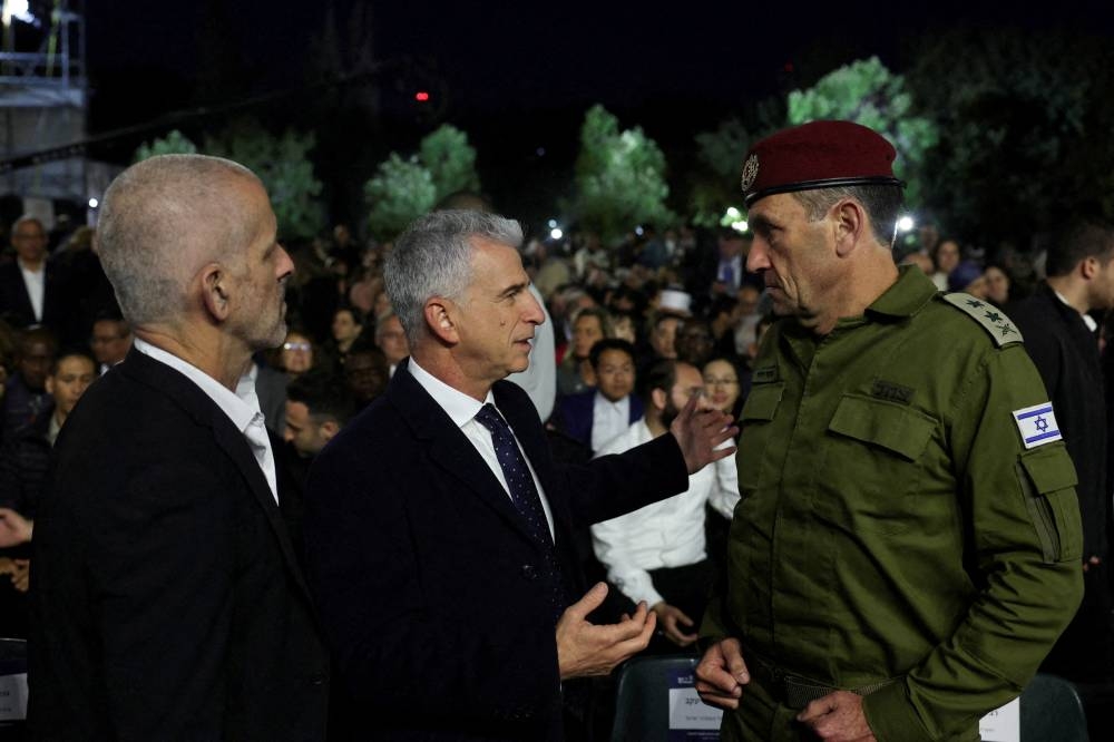Israeli military Chief of General Staff Herzi Halevi speaks with David Barnea, the head of the Israeli Mossad. File picture