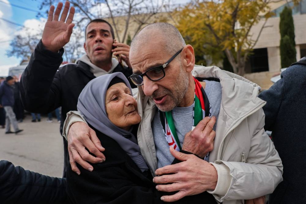 A former Palestinian prisoner released by Israel is greeted by his mother upon his arrival in Ramallah on buses of the International Committee of the Red Cross (ICRC) on Saturday. AFP