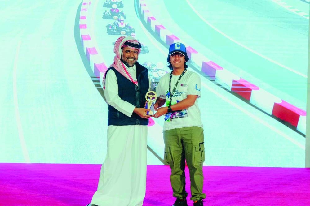 
Saad al-Harqan (left) and Mohammed al-Marri with QMMF President Abdulrahman al-Mannai. 