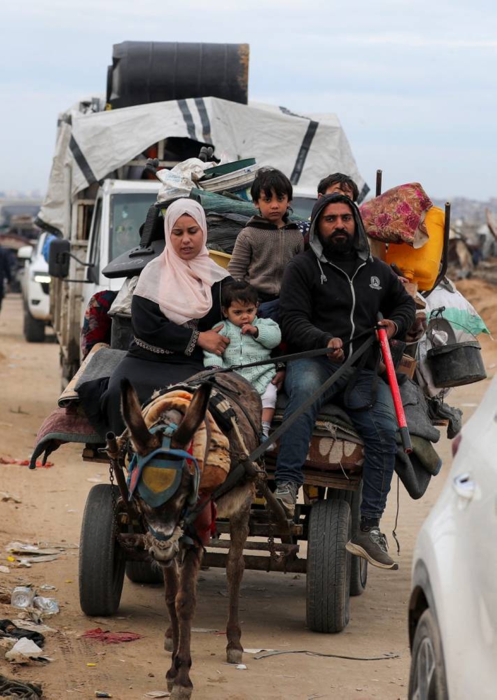 Palestinians make their way after Israeli forces withdrew from the Netzarim Corridor, allowing people to travel in both directions between southern and northern Gaza, near Gaza City, on Sunday. REUTERS