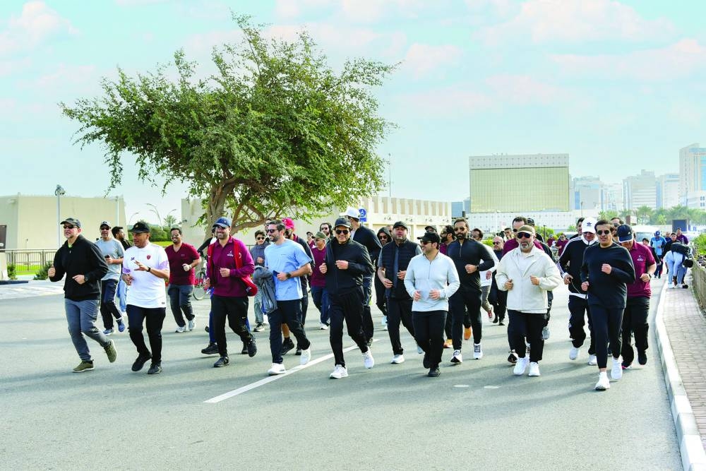 QIIB CEO Dr Abdulbasit Ahmad al-Shaibei and senior executives along with employees joined QCB’s Sports Day activities and participated in a “Sports march” along Doha Corniche.