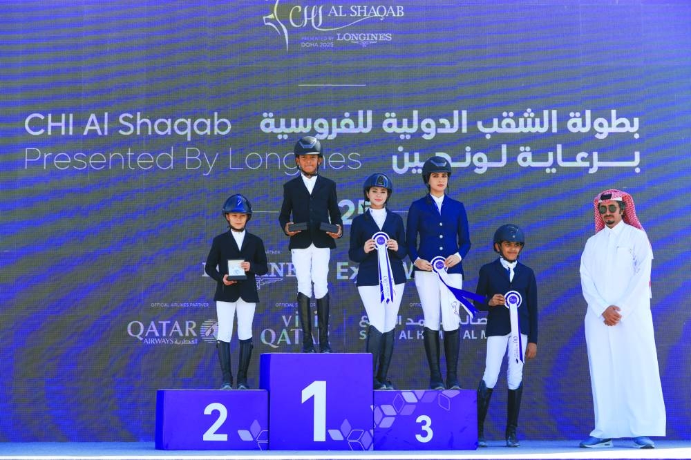 
Al Qaqaa Tamim Hamad al-Thani took the first and third podium places in the Future Riders’ Optimum Time - 0.80m class. Saud al-Rumaihi, Director of Facilities and Logistics Support at the Organising Committee, crowned the top six finishers. 