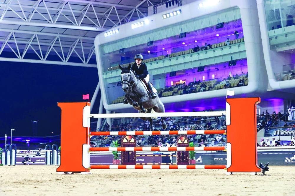 
Millie Allen sizzled with grey gelding Clearround IL Mondo Z to clock a flawless time of 37.74secs in the jump off to win the CSI5* - Prix Hermes Sellier - Jump Off - 1.55m class. 