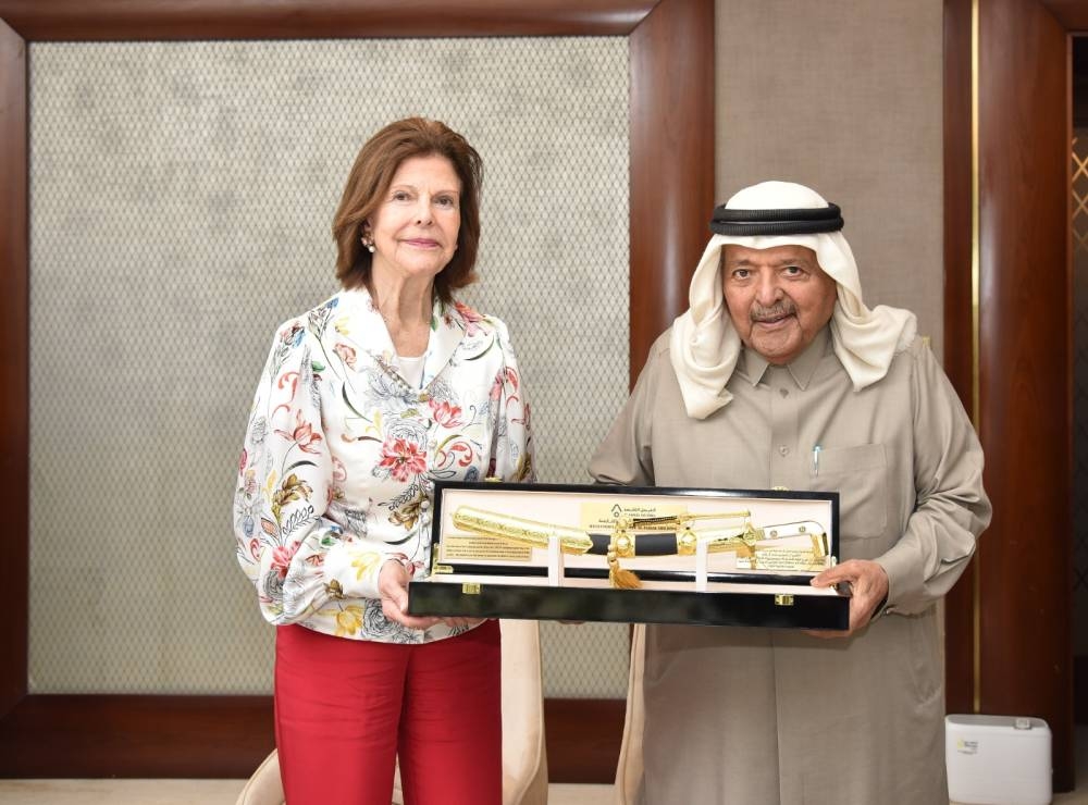 Qatari Businessmen Association chairman Sheikh Faisal bin Qassim al-Thani handing over a token to HM Queen Silvia of Sweden on the sidelines of a special luncheon hosted by the Qatari Businesswomen Association.