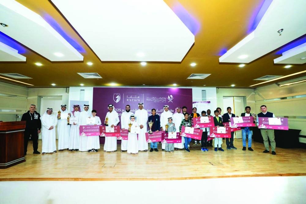 
Curtains fell on the Katara International Ramadan Open Classic Chess Championship in Doha. A total of 90 players from 22 countries participated in the championship hosted by Qatar Chess Association (QCA). India’s Albin Sajan emerged champion with 7.5 points to finish ahead of Ryan Mendoza of the Philippines (7.5). India’s Chogle Sahil Prashant ended in third spot (7 points) followed by compatriot Sayed Abdul Qadir (6.5 points). Qatar’s Layan al-Qassabi finished with 6 points while his compatriot Irfan Mohammed ended with 5.5 points. Qatar’s Khaled al-Jamaat won the Best Qatari Player (Under 10) award while Abdulaziz al-Mahasneh won the Best Qatari Player award (Under 8). Mohammed al-Mudahka, President of QCA, gave away the prizes at the end of the championship. 