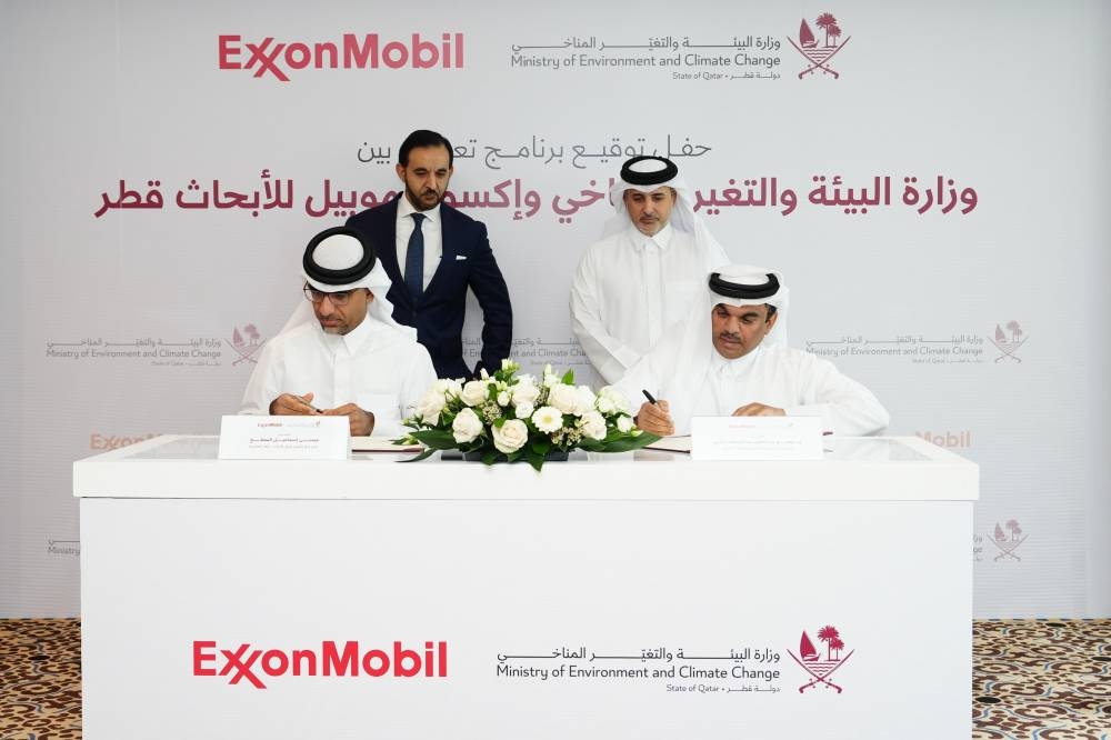 In the presence of HE Minister of Environment and Climate Change Dr. Abdullah bin Abdulaziz bin Turki Al Subaie and General Manager of ExxonMobil Qatar Taher Hamid, the agreement was signed by MoECC's Assistant Undersecretary for Protection and Natural Reserves Affairs Dr Ibrahim Abdul Latif Al Maslamani and Director of ExxonMobil Research Qatar Dr Easa Al Musleh.