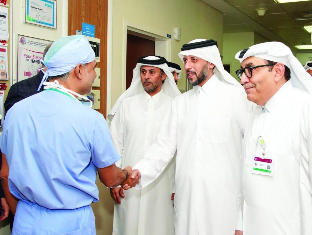 HE the Minister of Public Health Mansoor bin Ebrahim bin Saad al-Mahmoud and HMC managing director Mohammed bin Khalifa al-Suwaidi meeting the medical team.