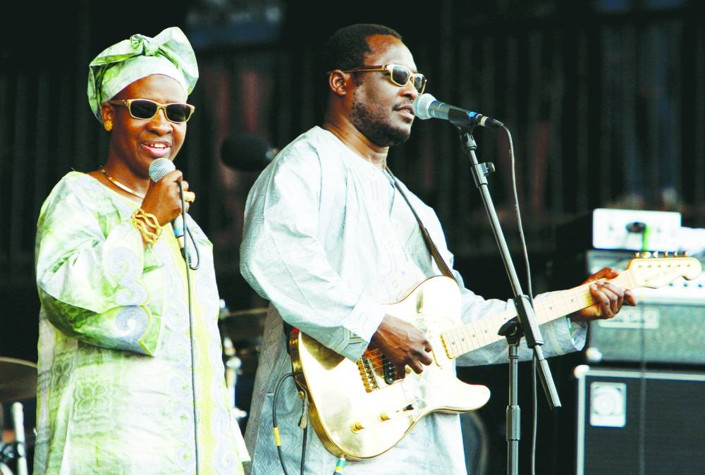 Blind Malian duo Mariam Doumbia (L) and Amadou Bagayoko perform at the Glastonbury Festival (File)
