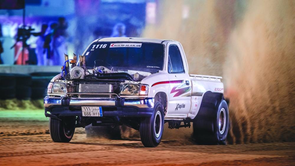 
Action from the fourth round of the Qatar Sand Drag Competition.
 