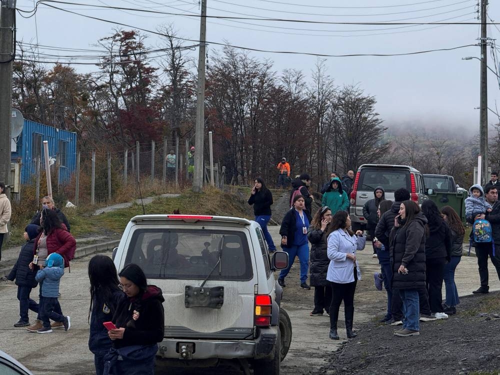 People evacuate the coastline in Chile, following a tsunami preventive advisory generated by local authorities, after an earthquake sparked a tsunami threat on the Pacific coast, in Puerto Williams, Chile, on Friday. REUTERS