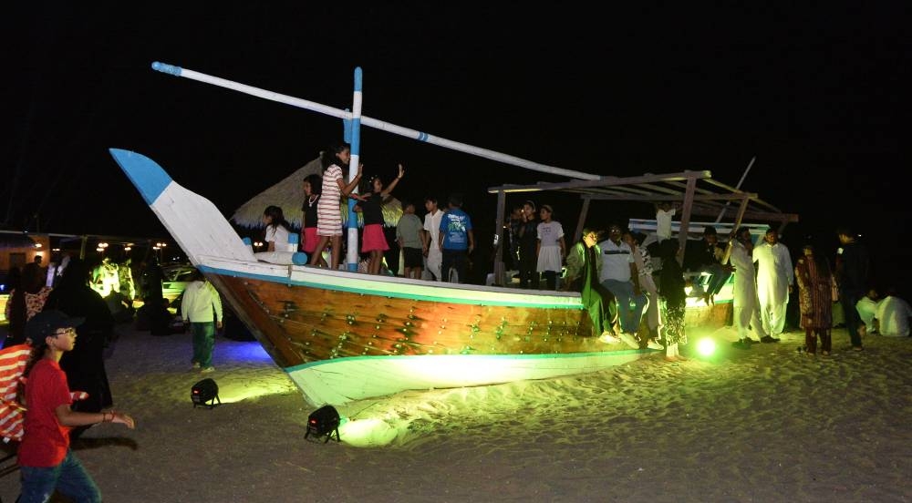 Traditional boat shows add a distinctive cultural character to the  Souq’s visual identity and uniqueness.