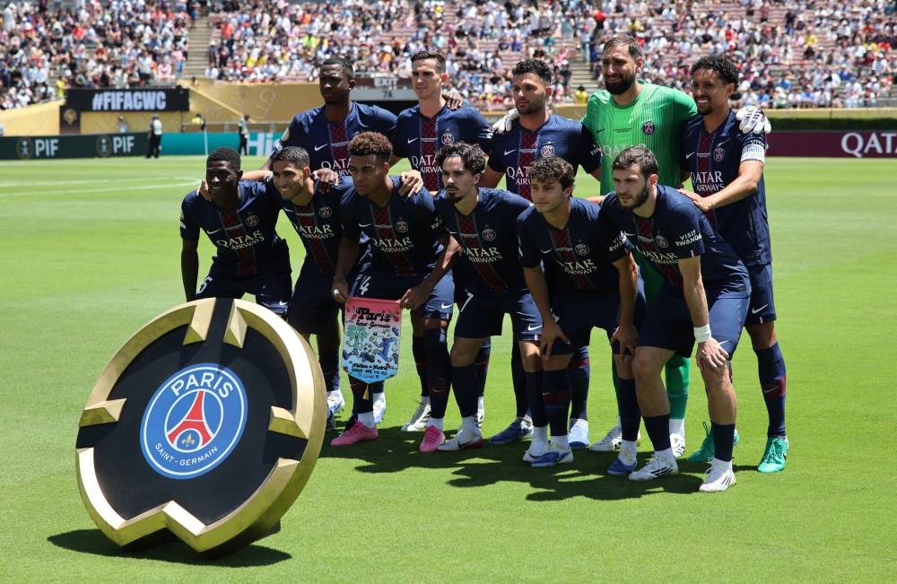 Soccer Football - FIFA Club World Cup - Group B - Paris St Germain v Atletico Madrid - Rose Bowl Stadium, Pasadena, California, U.S. - June 15, 2025 Paris St Germain players pose for a team group photo before the match REUTERS/Daniel Cole