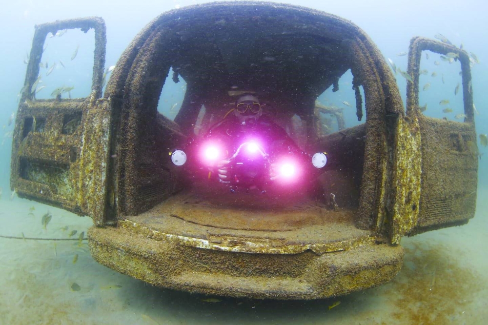 Left: Qatar has a variety of wreck sites suitable for both novice and advanced explorers.