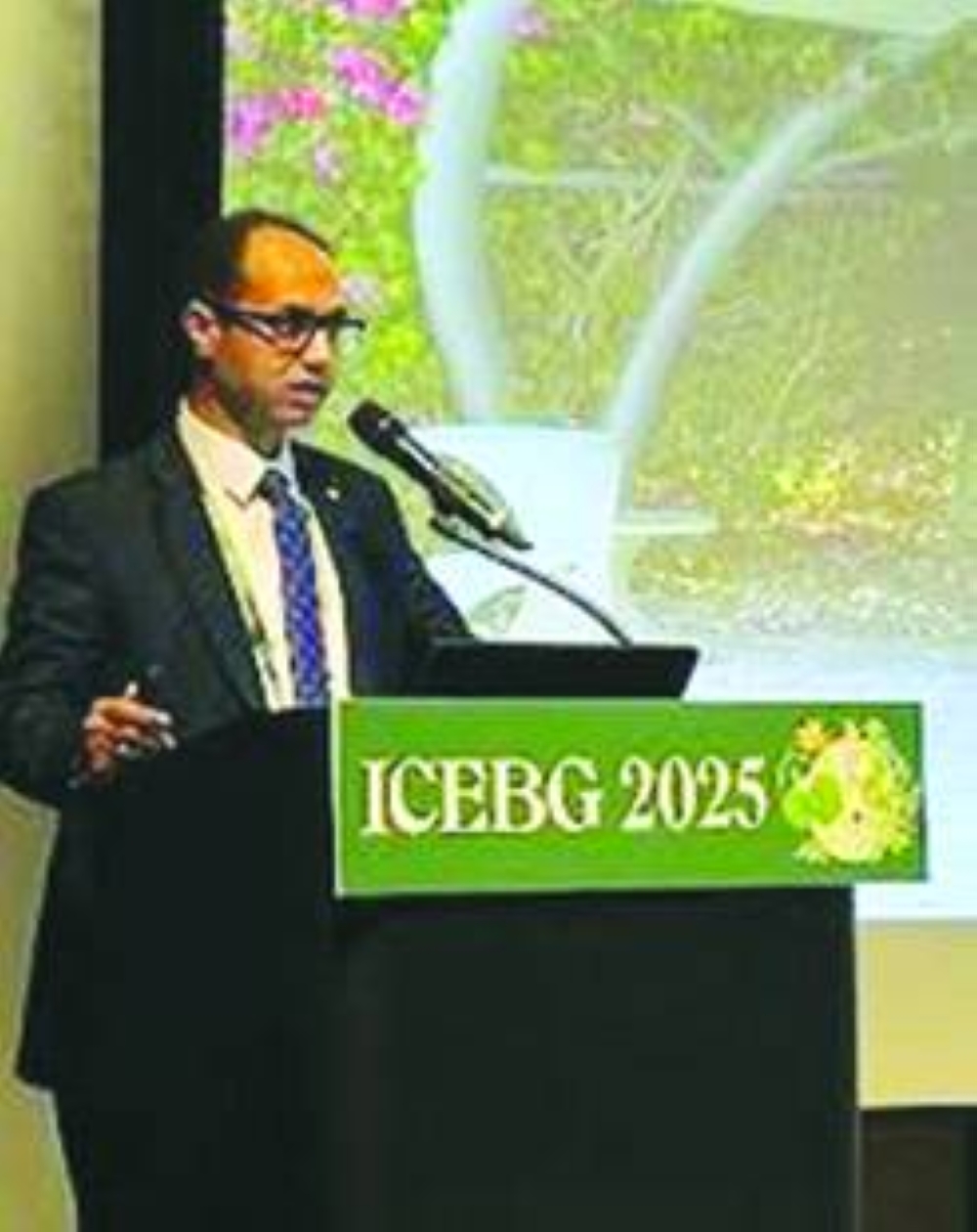 QBG’s Mohamed Hassona giving a lecture.