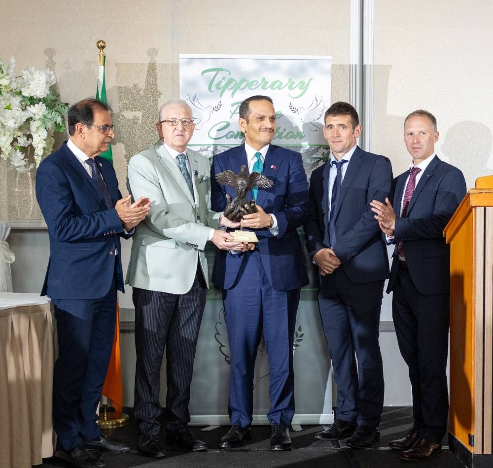 HE the Prime Minister and Minister of Foreign Affairs Sheikh Mohammed bin Abdulrahman bin Jassim al-Thani receives the Tipperary Peace Prize in the Republic of Ireland, in honour of his pioneering role in promoting regional and international peace and stability.