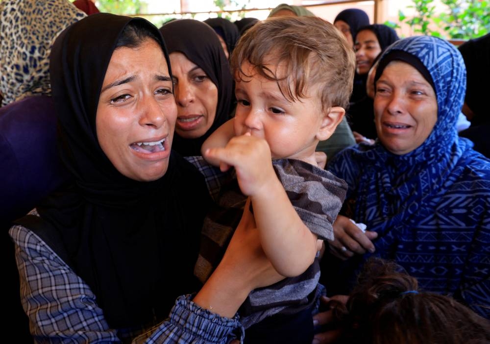 Mourners react during the funeral of Palestinians killed overnight in Israeli attacks on a tent and on people seeking aid, according to Gaza's health ministry, at Nasser Hospital in Khan Younis, southern Gaza Strip, on Friday. REUTERS