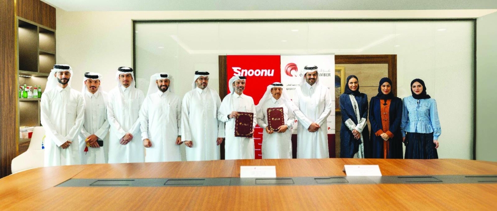 The agreement, signed by Qatar Chamber acting general manager Ali Bu Sherbak al-Mansouri and Snoonu founder and CEO Hamad Mubarak al-Hajri, aims to promote training courses and workshops organised by the chamber on Snoonu’s educational platform, S Academy, in a visual and accessible format.